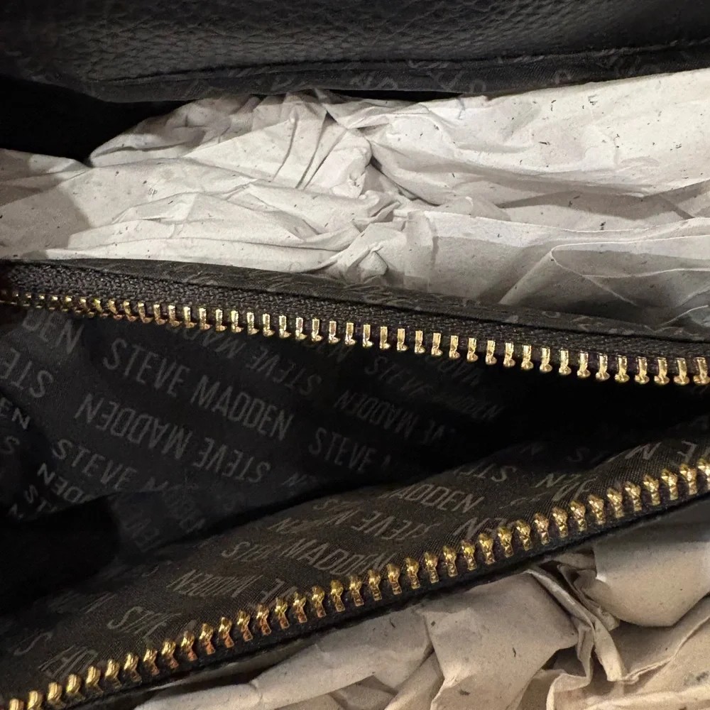 Steve Madden Black Quilted Shoulder Bag with Gold Chain Straps - Picture 8 of 10